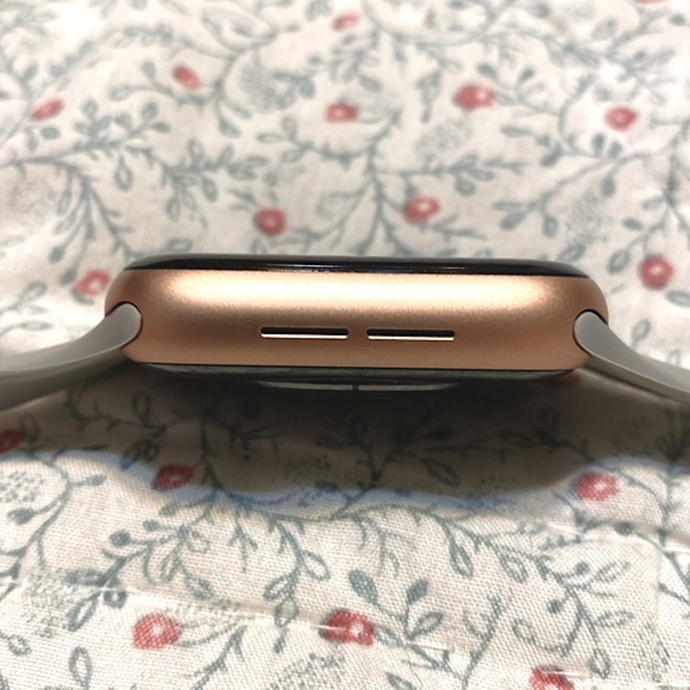Apple Watch Series 4 Rose Gold 44mm - Picture 5 of 8